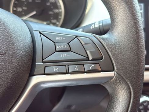 Used 2021 Nissan Versa SV FWD image 20