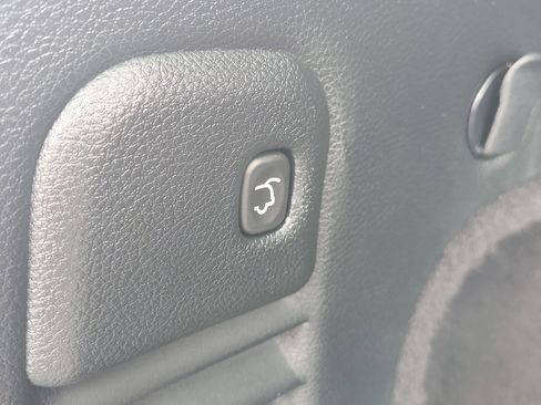 Used 2018 Jeep Grand Cherokee Limited AWD/4WD image 9