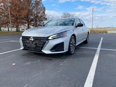 Used 2024 Nissan Altima 2.5 SV image 3