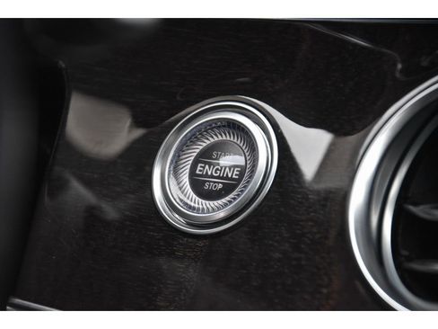 Used 2019 Mercedes-Benz E 300 4MATIC image 34