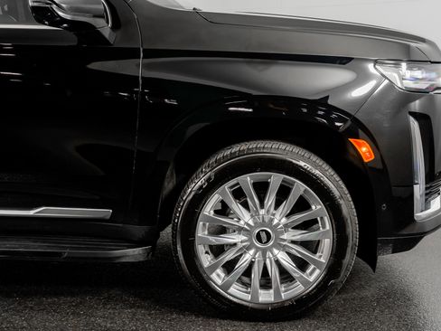 Used 2024 Cadillac Escalade ESV Premium Luxury image 6