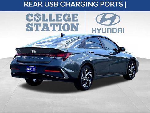 Used 2025 Hyundai Elantra Sport FWD image 10