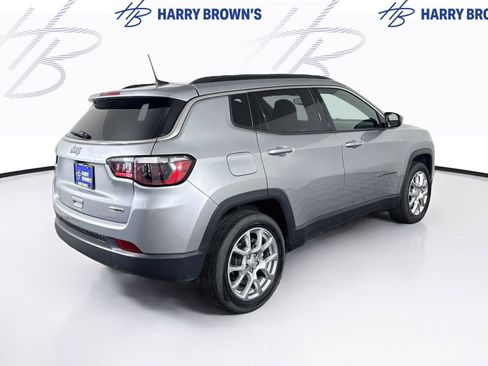 Used 2023 Jeep Compass Latitude AWD/4WD image 29