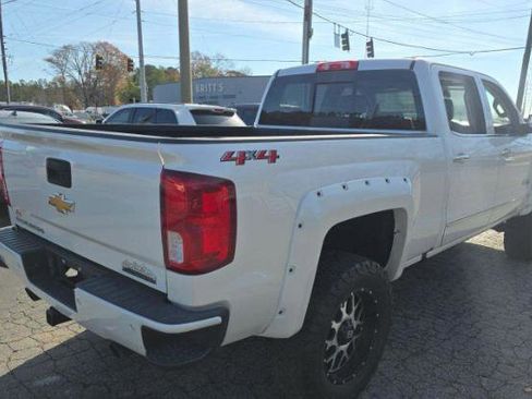 Used 2018 Chevrolet Silverado 1500 High Country image 3