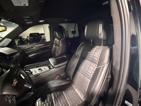 Used 2023 Cadillac Escalade V w/ LPO, ONYX Package AWD/4WD image 29