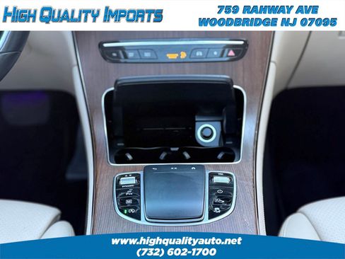 Used 2021 Mercedes-Benz GLC 300 4MATIC w/ Multimedia Package image 34