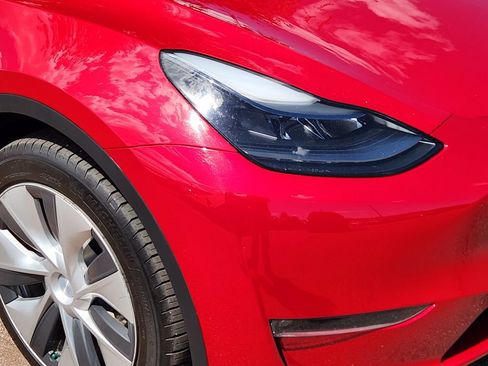 Used 2023 Tesla Model Y Long Range AWD/4WD image 28