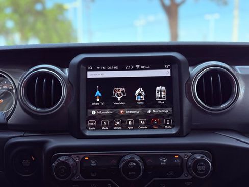 Used 2018 Jeep Wrangler Unlimited Sahara AWD/4WD image 12