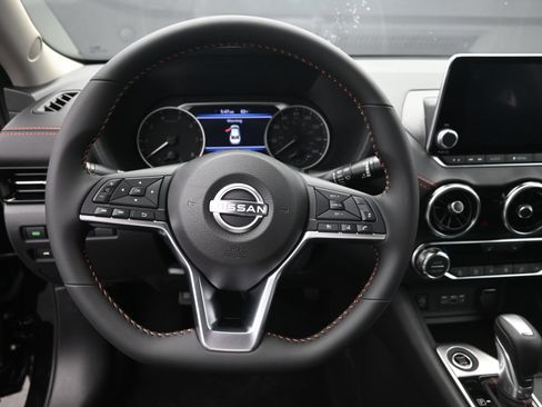 Certified 2025 Nissan Sentra SR FWD image 10
