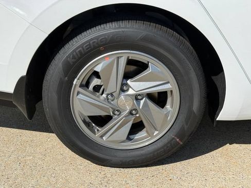New 2026 Hyundai Elantra SE FWD image 4