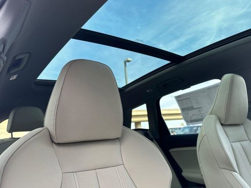 New 2025 Audi Q6 e-tron Premium Plus image 16