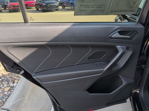 Used 2022 Volkswagen Tiguan SE R-Line image 55