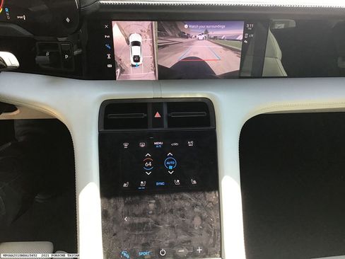 Used 2021 Porsche Taycan image 8