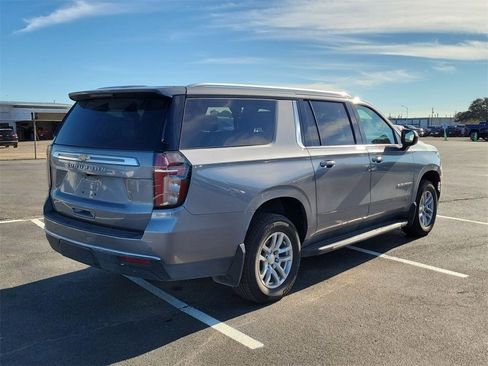 Used 2022 Chevrolet Suburban LS w/ Driver Alert Package image 17