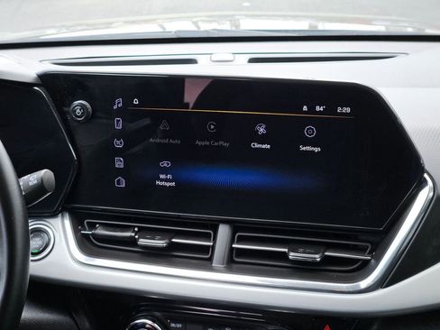 Used 2025 Chevrolet Trax LT w/ LT Convenience Package FWD image 20