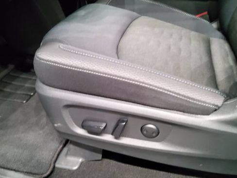 Used 2025 Nissan Pathfinder SV FWD image 25