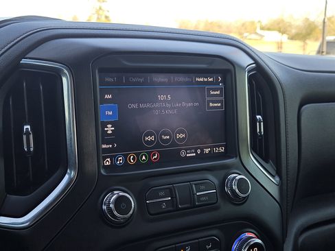 Used 2022 GMC Sierra 2500 AT4 w/ AT4 Preferred Package image 19