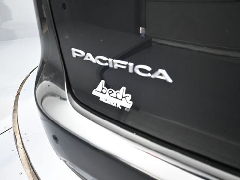 Certified 2023 Chrysler Pacifica Touring-L image 26
