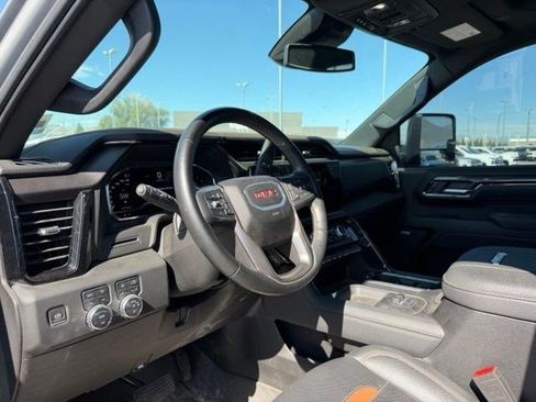 Used 2025 GMC Sierra 2500 AT4 AWD/4WD image 8