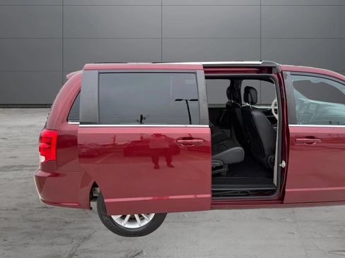 Used 2019 Dodge Grand Caravan SXT FWD image 22