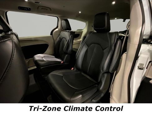Used 2024 Chrysler Pacifica Limited FWD image 20