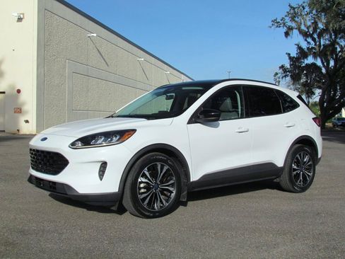 Used 2022 Ford Escape SE w/ SE Sport Appearance Package FWD image 3