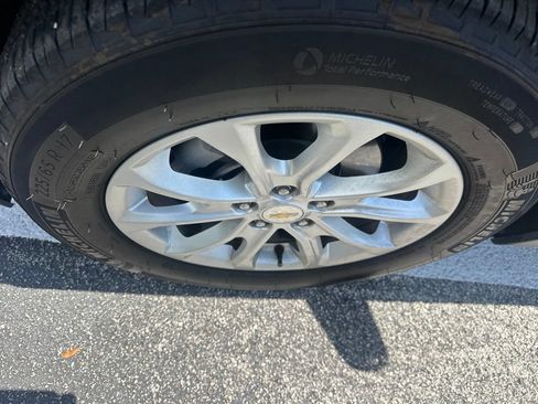 Used 2020 Chevrolet Equinox LS FWD image 13