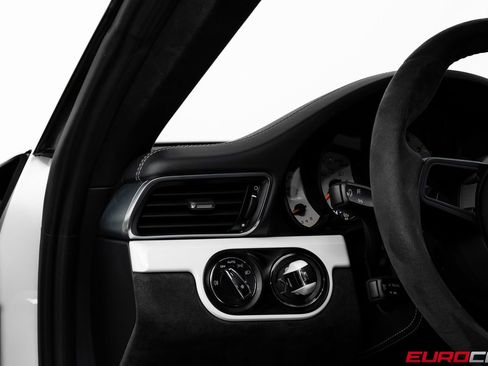 Used 2018 Porsche 911 GT3 RWD image 29