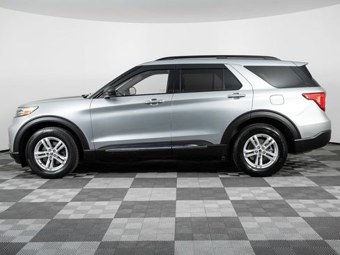 Used 2020 Ford Explorer XLT w/ Equipment Group 202A image 3