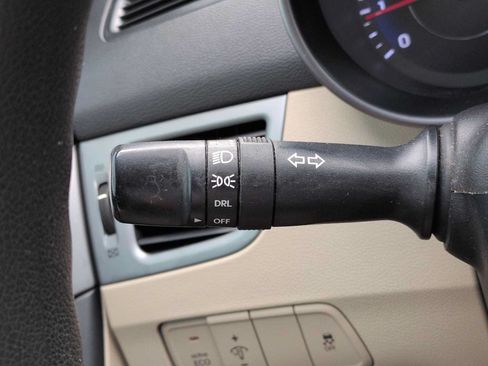 Used 2015 Hyundai Elantra SE FWD image 26