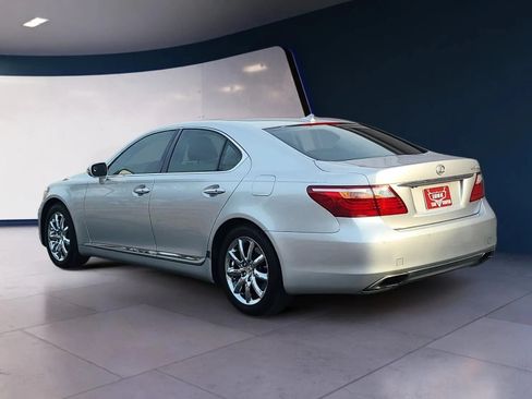 Used 2012 Lexus LS 460 w/ Comfort Pkg RWD image 3