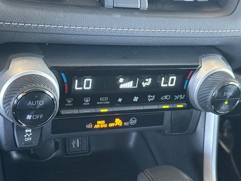 Certified 2025 Toyota RAV4 LE image 25