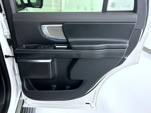 Used 2025 Ford Expedition Platinum AWD/4WD image 18