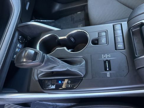 Used 2022 Toyota Highlander L image 23