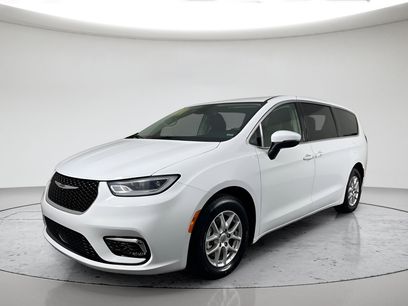 Used 2023 Chrysler Pacifica Touring-L
