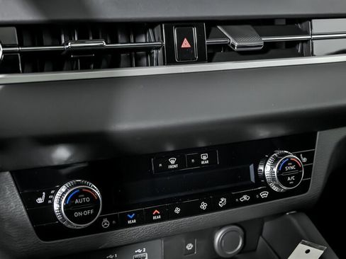 New 2025 Mitsubishi Outlander SEL image 23