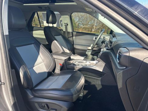 Used 2023 Ford Explorer XLT w/ Equipment Group 202A image 23