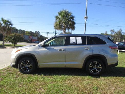 Used 2016 Toyota Highlander XLE image 6