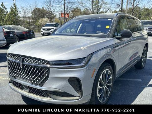 Used 2025 Lincoln Nautilus Reserve AWD/4WD image 3