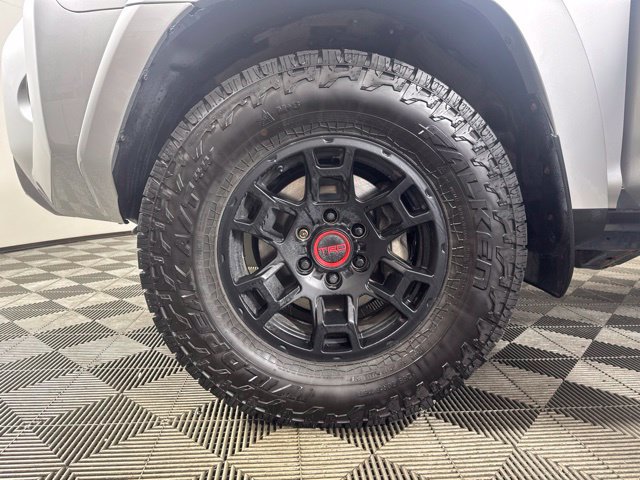 Used 2022 Toyota 4Runner TRD Off-Road Premium w/ TRD Black Wheel Package (TMS) AWD/4WD image 10