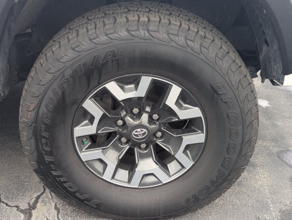 Used 2020 Toyota Tacoma TRD Off-Road w/ Technology Package AWD/4WD image 10