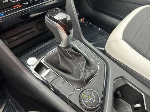 New 2025 Volkswagen Taos SE image 18