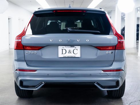 Used 2023 Volvo XC60 B5 Plus image 5