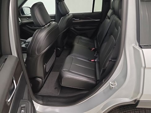 New 2025 Jeep Grand Cherokee Limited image 10