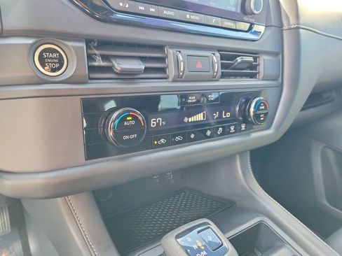 Used 2024 Nissan Pathfinder S AWD/4WD image 21