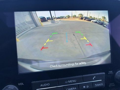 Used 2024 Nissan Frontier SL image 12