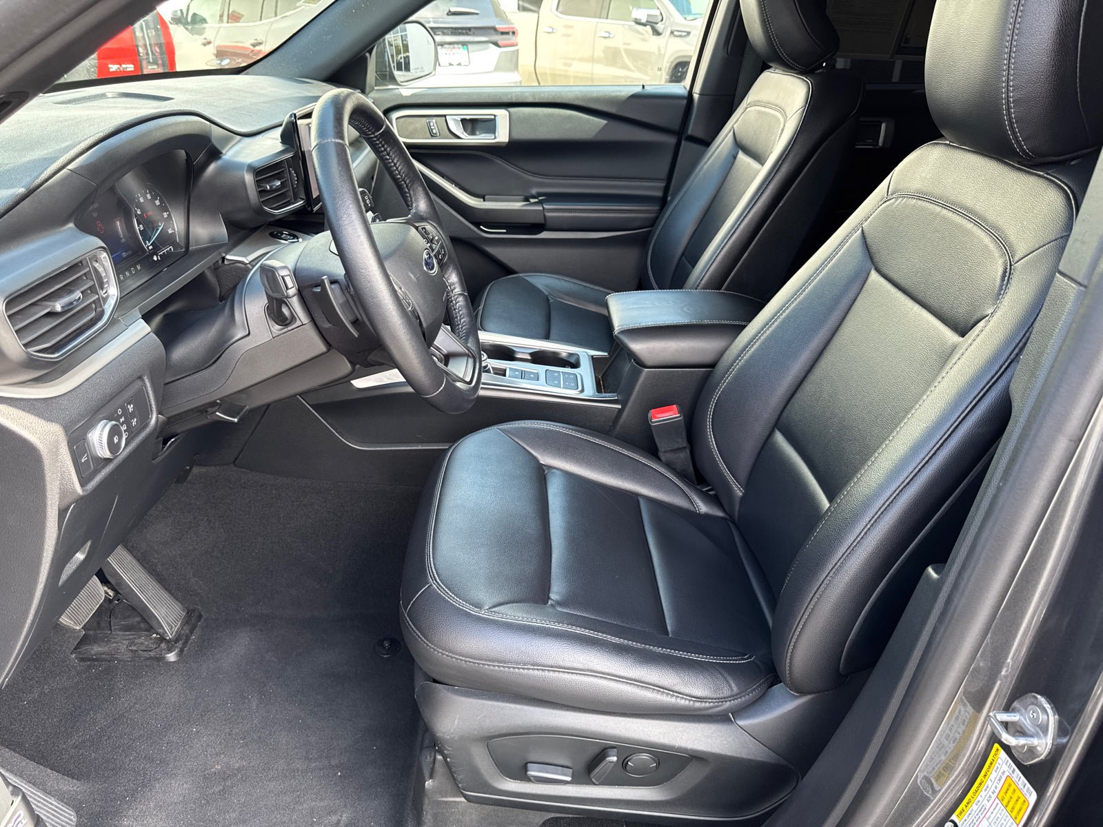 Used 2020 Ford Explorer XLT w/ Equipment Group 202A RWD image 30