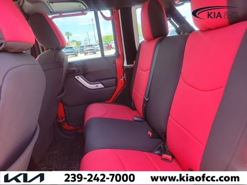 Used 2016 Jeep Wrangler Unlimited Rubicon AWD/4WD image 14