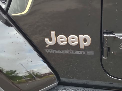 New 2025 Jeep Wrangler Unlimited Rubicon 392 image 15