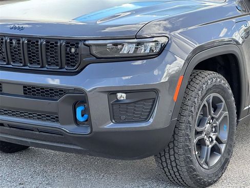 New 2025 Jeep Grand Cherokee Trailhawk w/ Advanced Protech Group II image 7